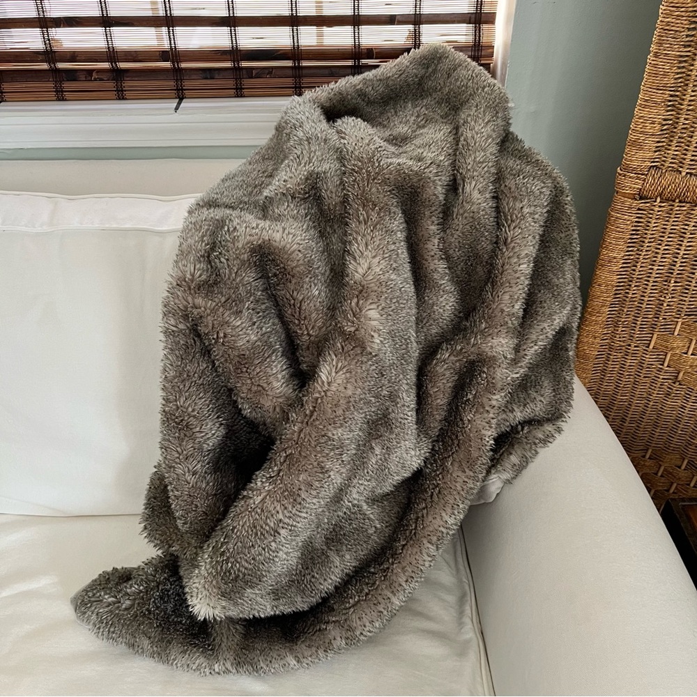 Pottery Barn Faux Fur Throw Blanket 50”x60”